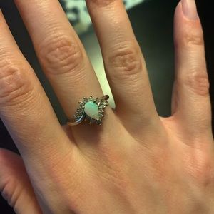 10k white gold ring with opal main stone